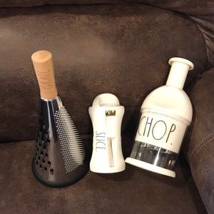 NIB Rae Dunn Grater set